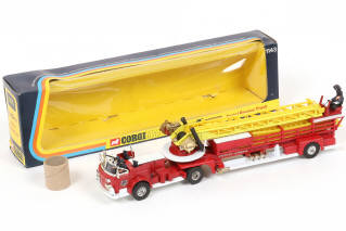 Lot 100 - CORGI TOYS (GB) (1)