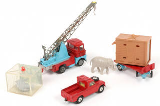 Lot 99 - CORGI TOYS (GB) (1)