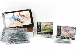 Lot 113 - DIVERS (7)