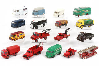 Lot 90 - DIVERS (17)