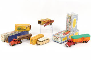 Lot 123 - DINKY TOYS (6)