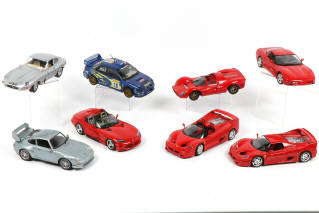 Lot 17 - DIVERS (8)