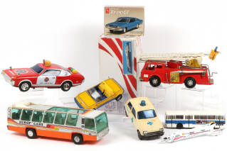 Lot 7 - DIVERS (8)