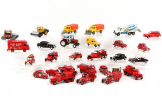 Lot 141 - DIVERS (28)