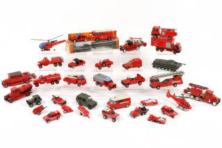 Lot 156 - DIVERS (35)