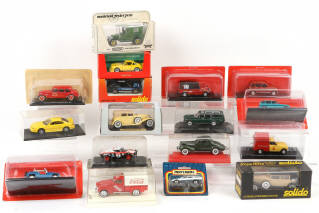Lot 92 - DIVERS (17)