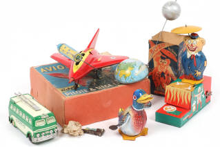 Lot 8 - DIVERS (6)