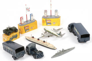 Lot 350 - DINKY TOYS (FRANCE) (8)