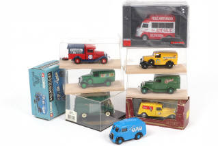 Lot 124 - DIVERS (8)