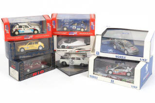 Lot 64 - DIVERS (8)