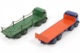 Lot 303 - DINKY TOYS (GB) (2)