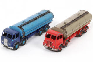 Lot 302 - DINKY TOYS (GB) (2)