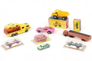 Lot 70 - DIVERS (9)