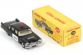 Lot 371 - DINKY TOYS (GB) (1)