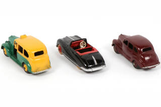 Lot 381 - DINKY TOYS (GB) (3)