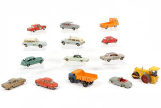 Lot 429 - DINKY TOYS (FRANCE) (14)