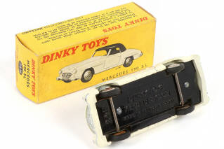 Lot 394 - DINKY TOYS (FRANCE) (1)