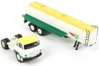 Lot 414 - DINKY TOYS (FRANCE) (1)