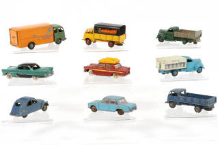 Lot 327 - DINKY TOYS (FRANCE) (9)