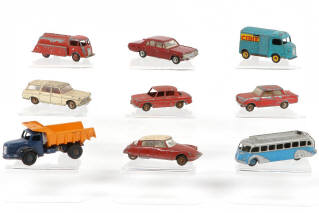 Lot 324 - DINKY TOYS (FRANCE) (9)