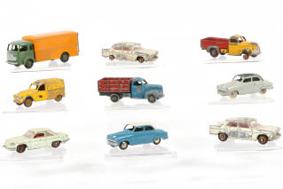 Lot 322 - DINKY TOYS (FRANCE) (9)