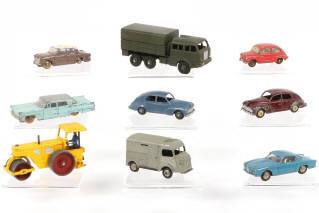 Lot 326 - DINKY TOYS (FRANCE) (9)