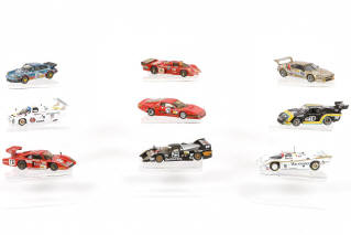 Lot 337 - DIVERS (9)