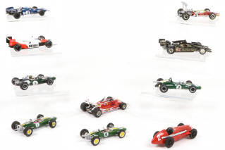 Lot 353 - DIVERS (10)