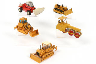 Lot 85 - DIVERS (5)