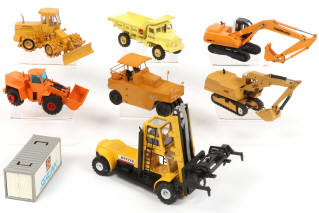 Lot 92 - DIVERS (7)