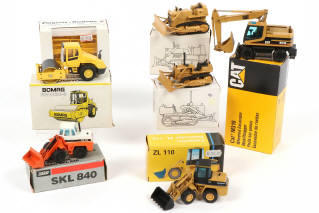 Lot 83 - DIVERS (7)