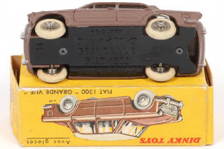 Lot 329 - DINKY TOYS (FRANCE) (1)