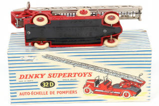 Lot 346 - DINKY TOYS (FRANCE) (1)