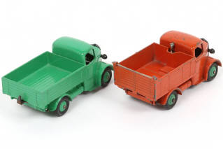 Lot 291 - DINKY TOYS (GB) (2)