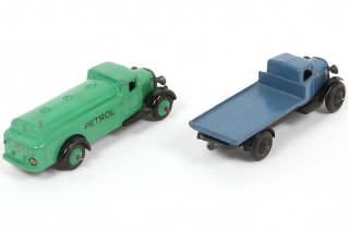 Lot 292 - DINKY TOYS (GB) (2)