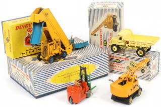 Lot 299 - DINKY TOYS (GB) (4)