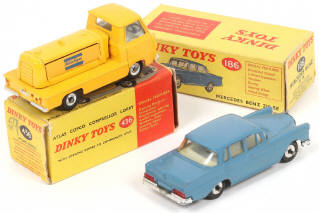 Lot 296 - DINKY TOYS (GB) (2)