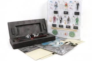 Lot 244 - MEZCO TOYS (CHINE) (1)