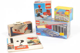 Lot 219 - LEGO (DANEMARK) (5)