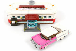 Lot 225 - LEGO (DANEMARK) (1)