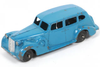 Lot 295 - DINKY TOYS (FRANCE) (1)