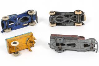Lot 297 - DINKY TOYS (4)