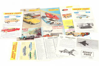 Lot 250 - DINKY TOYS (11)