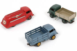 Lot 290 - DINKY TOYS (FRANCE) (3)