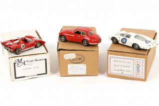 Lot 107 - DIVERS (3)