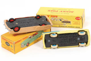 Lot 237 - DINKY TOYS (GB) (2)