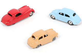 Lot 243 - DINKY TOYS (GB) (3)