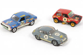 Lot 79 - DIVERS (3)