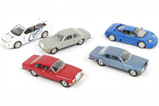 Lot 83 - DIVERS (5)