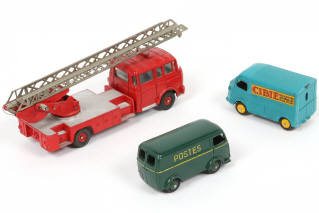 Lot 275 - DINKY TOYS (FRANCE) (3)